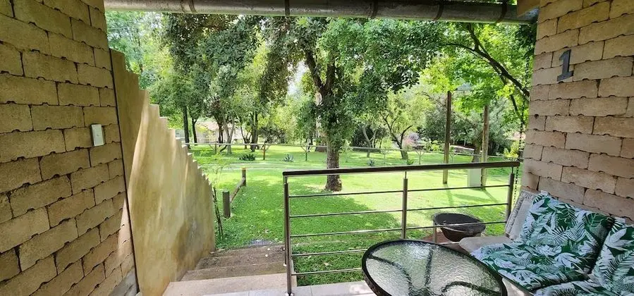 Tek Büyük Yataklı Oda (Guinea Fowl)