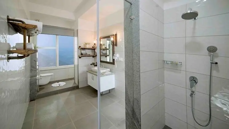 Luxury Oda