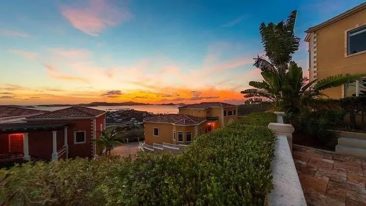 Luxury Daire, 3 Yatak Odası, Kişiye Özel Havuzlu (AL)