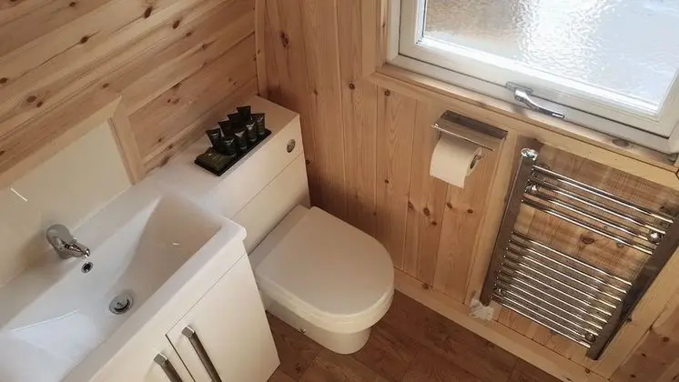 Luxury Kulübe, Banyolu/Duşlu