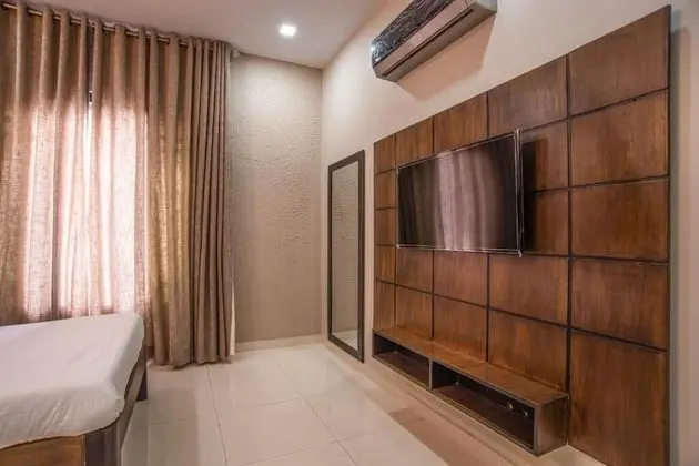 Deluxe Tek Büyük Yataklı Oda