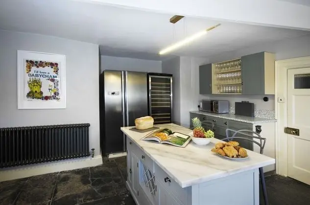 Deluxe Ev