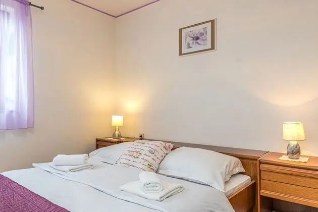 Family Ev, Birden Çok Yatak, Bahçeli (Hillside House Dugi Gaj)