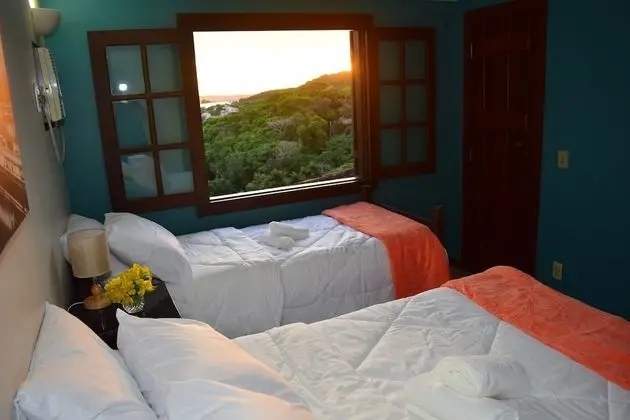 Üç Kişilik Oda, Ortak Banyo (Praia Azedinha)
