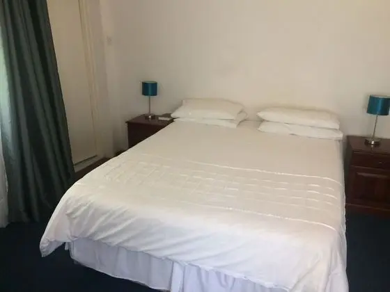 Tek Büyük Yataklı Oda, Banyolu/Duşlu, Havuz Manzaralı