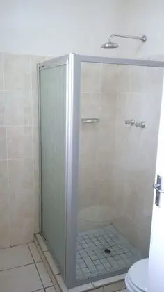 Tek Büyük Yataklı Oda, Banyolu/Duşlu, Havuz Manzaralı