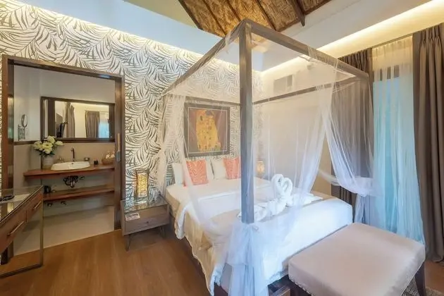 Villa (Tropical Couple)