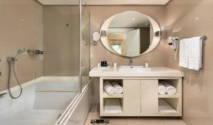 Luxury Oda