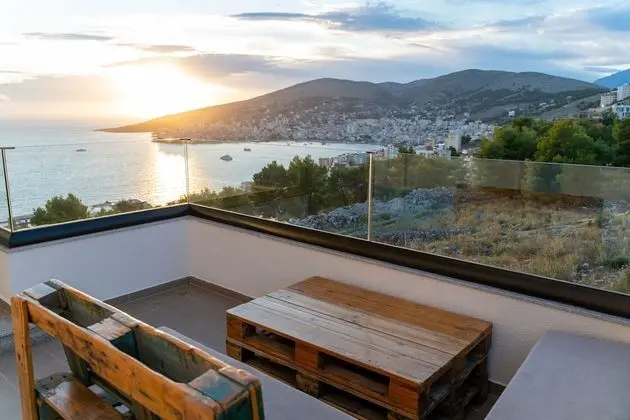 Tek Büyük Yataklı Oda, Balkon