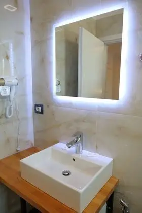 Tek Büyük Yataklı Oda, Balkon