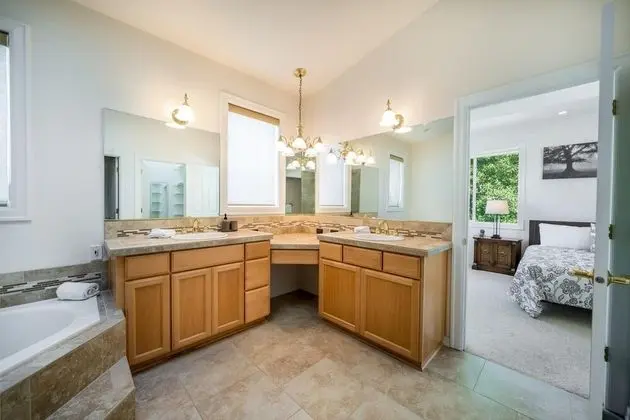 Ev, Birden Çok Yatak (Hilltop House)