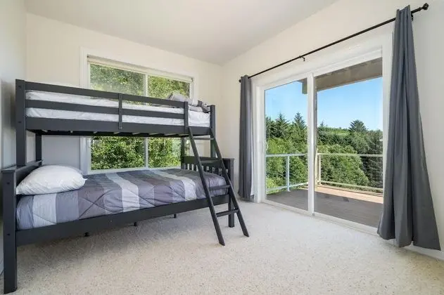 Ev, Birden Çok Yatak (Hilltop House)