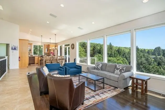 Ev, Birden Çok Yatak (Hilltop House)