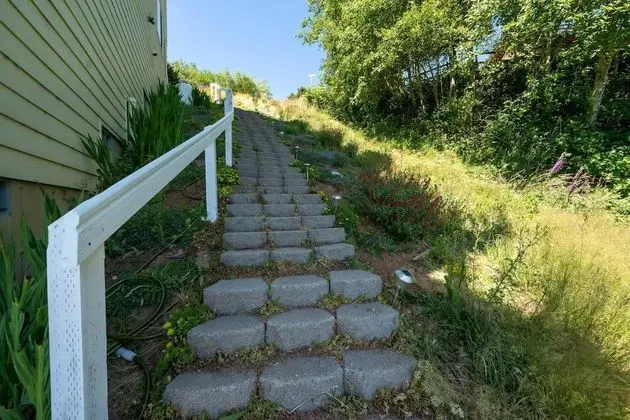 Ev, Birden Çok Yatak (Hilltop House)