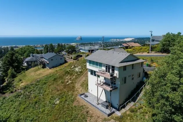 Ev, Birden Çok Yatak (Hilltop House)