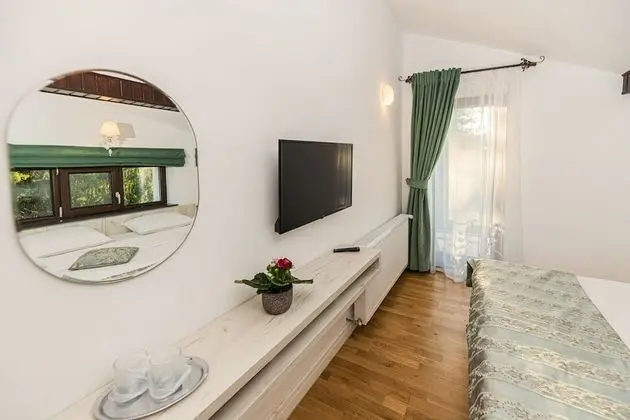 Tek Büyük veya İki Ayrı Yataklı Oda, Dağ Manzaralı