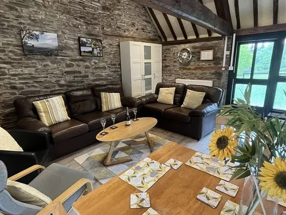 The Longhouse (King & Twin)