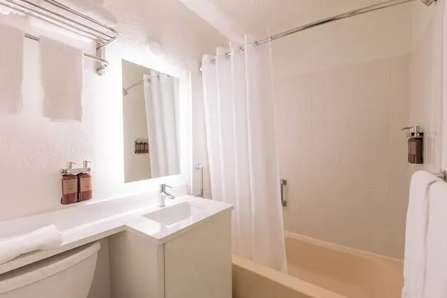 Oda, 2 Çift Kişilik Yatak, Balkon, Koy Manzaralı