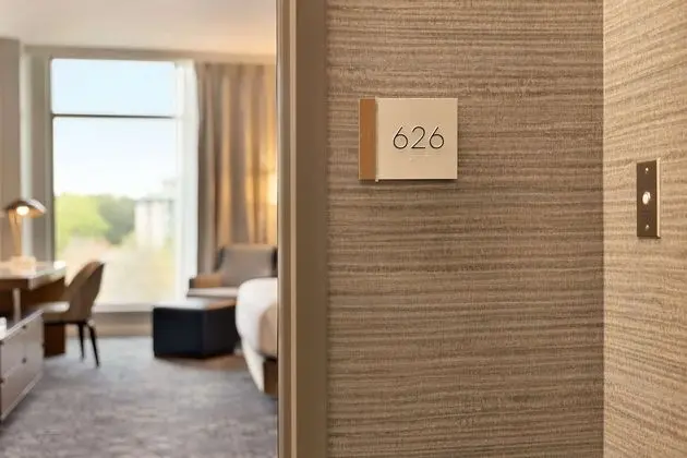 ADA Accessible Executive Room, 1 King Bed, Accessible (Hearing)