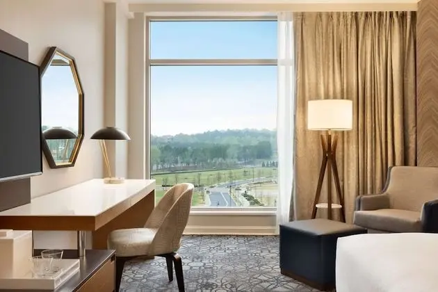 ADA Accessible Executive Room, 1 King Bed, Accessible (Hearing)