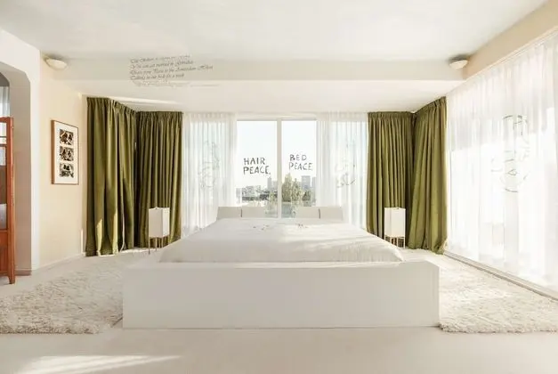 Süit, 1 En Büyük (King) Boy Yatak (John and Yoko Suite)