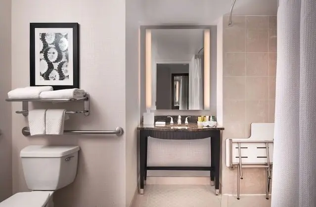 Oda, 2 Çift Kişilik Yatak, Engellilere Uygun, Sigara İçilmez (Roll-in Shower)