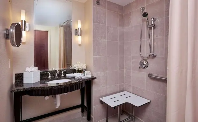 Oda, 2 Çift Kişilik Yatak, Engellilere Uygun, Sigara İçilmez (Roll-in Shower)
