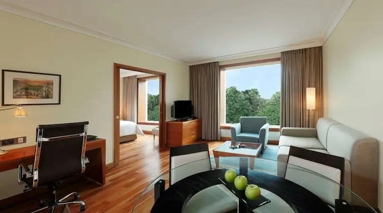 King One Bedroom Suite with Separate Living area, Bathtub, Cocktail hours