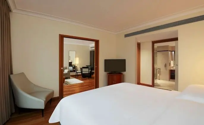 King One Bedroom Suite with Separate Living area, Bathtub, Cocktail hours