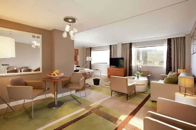 Süit, 1 En Büyük (King) Boy Yatak ve Çekyat (Alcove)