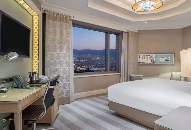 King Guest Standard Custom Corner Room