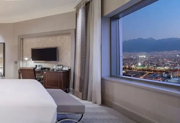 King Guest Standard Custom Corner Room