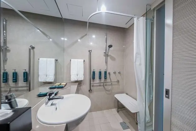 Deluxe Tek Büyük Yataklı Oda, Engellilere Uygun (Roll In Shower)