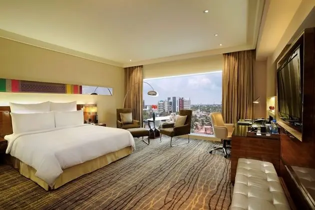 King Hilton, Deluxe Oda