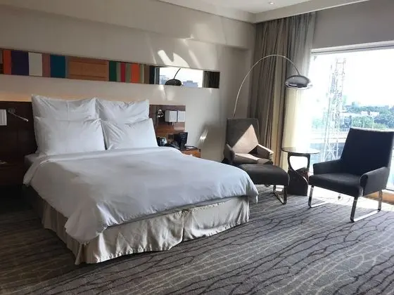 King Hilton, Deluxe Oda