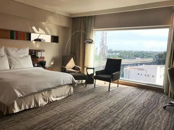 King Hilton, Deluxe Oda