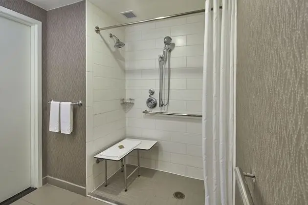 Oda, 1 En Büyük (King) Boy Yatak, Engellilere Uygun