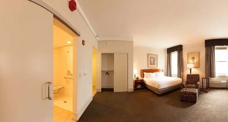 King Deluxe ADA room with roll in shower