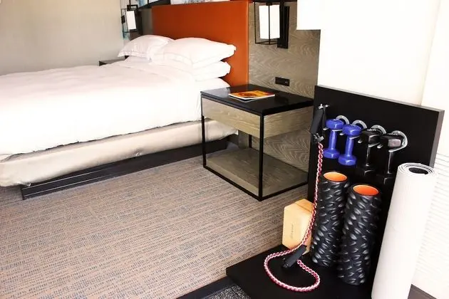 One King Yoga Lake View Accessible