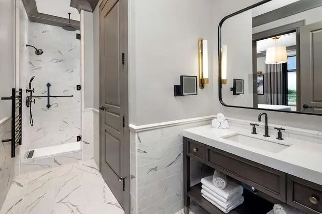 ADA (Hearing), Deluxe 1 Bedroom King Suite with Balcony