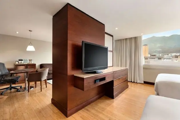Executive Suite, 1 King Bed, Executive  Lounge Access