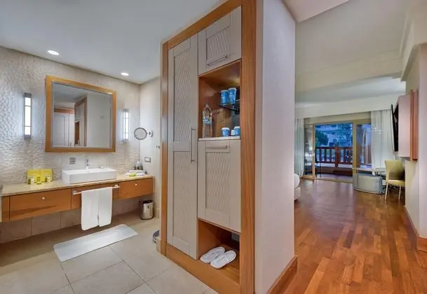 https://images.etstur.com/files/images/hotelImages/TR/51919/l/Hilton-Dalaman-Sarigerme-Resort-Spa-Oda-306734.jpg