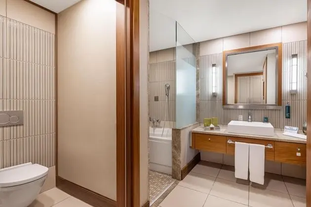 https://images.etstur.com/files/images/hotelImages/TR/51919/l/Hilton-Dalaman-Sarigerme-Resort-Spa-Oda-391560.jpg