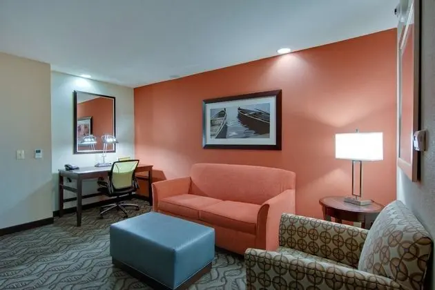 2 Queens Bedroom Suite