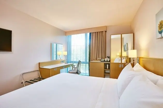 Oda, 1 Büyük (Queen) Boy Yatak