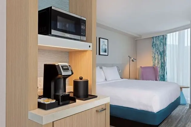 Oda, 1 En Büyük (King) Boy Yatak, Engellilere Uygun (Roll-In Shower)