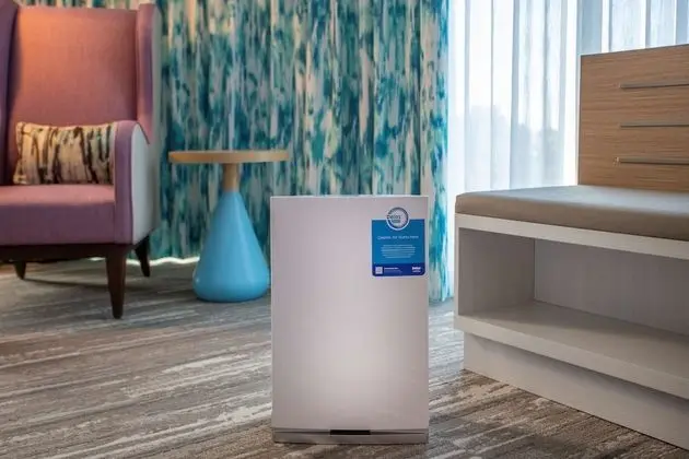 Oda, 1 En Büyük (King) Boy Yatak, Engellilere Uygun (Roll-In Shower)