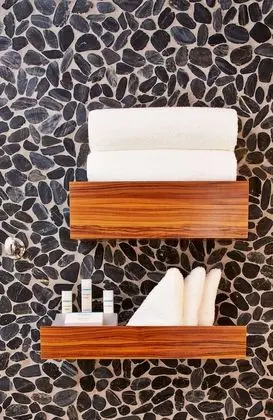Oda, 1 En Büyük (King) Boy Yatak, Engellilere Uygun, Sigara İçilmez (Roll-in Shower)