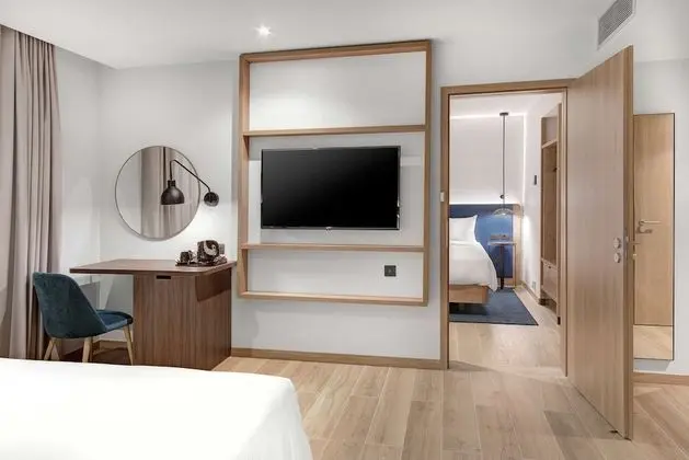 Oda, 1 En Büyük (King) Boy Yatak, Bağlantılı Odalar