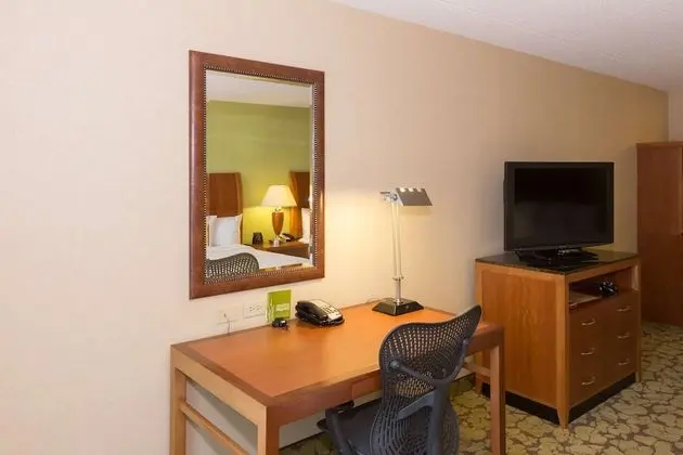 Junior Süit, Birden Çok Yatak (2 Double Beds & 1 Sofa Bed)
